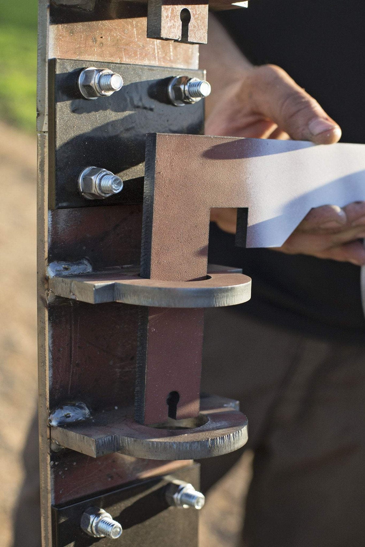 AR500 Rifle Rated Modular Dueling Tree Inserting paddle